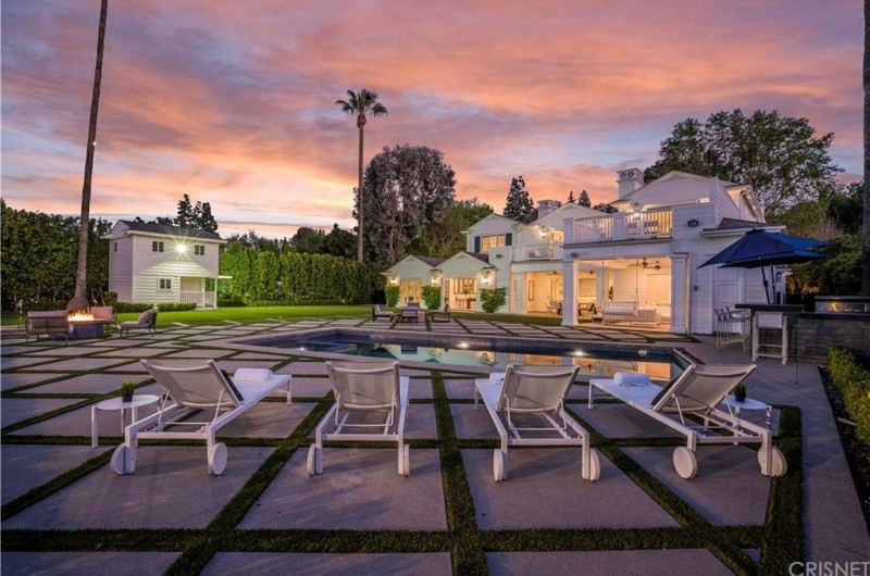 Former World No. 1 tennis player, Naomi Osaka, has bought former boy-band star Nick Lachey's LA mansion.