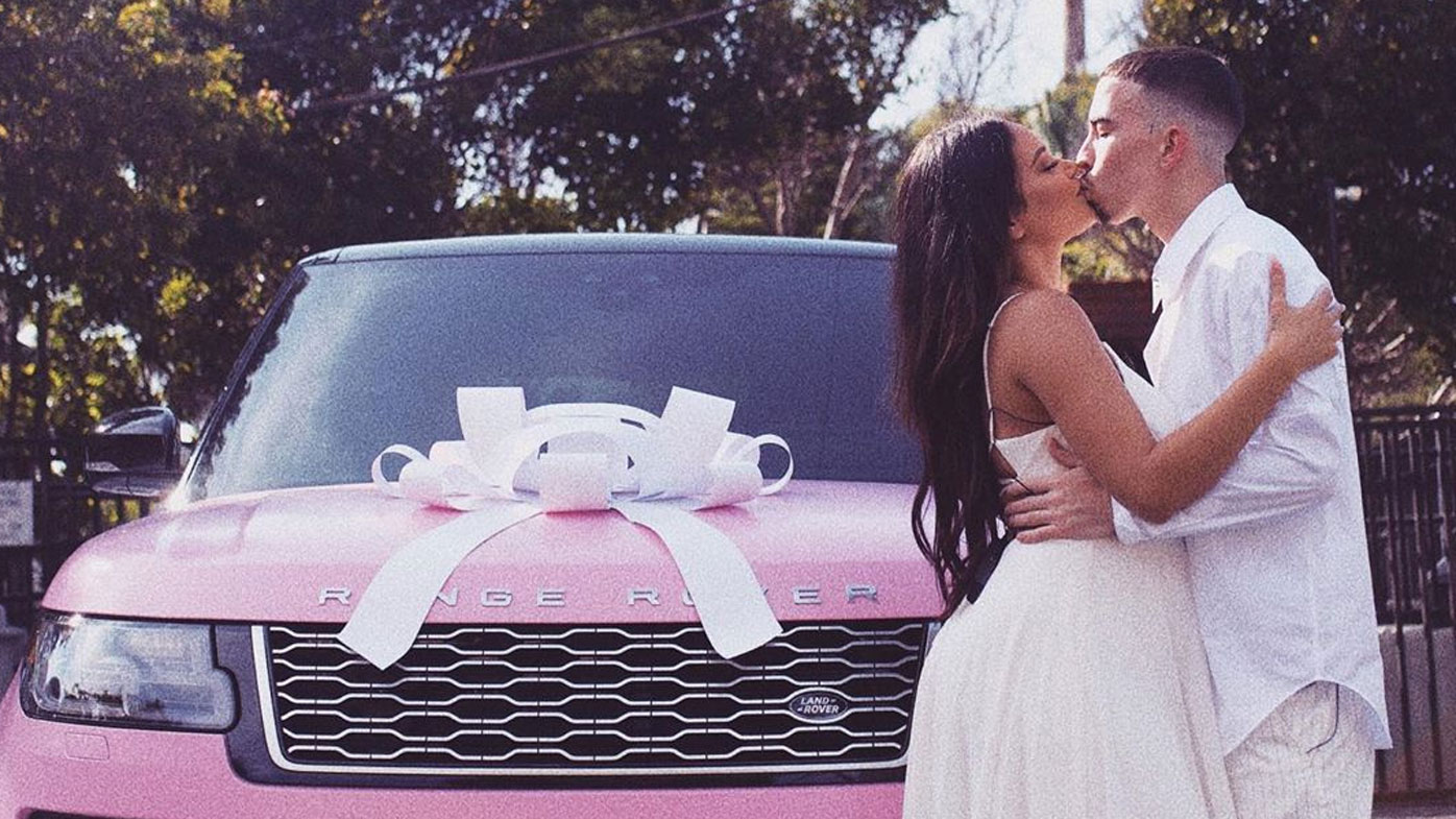 Influencers Landon McBroom and Shyla Walker use Range Rover for gender