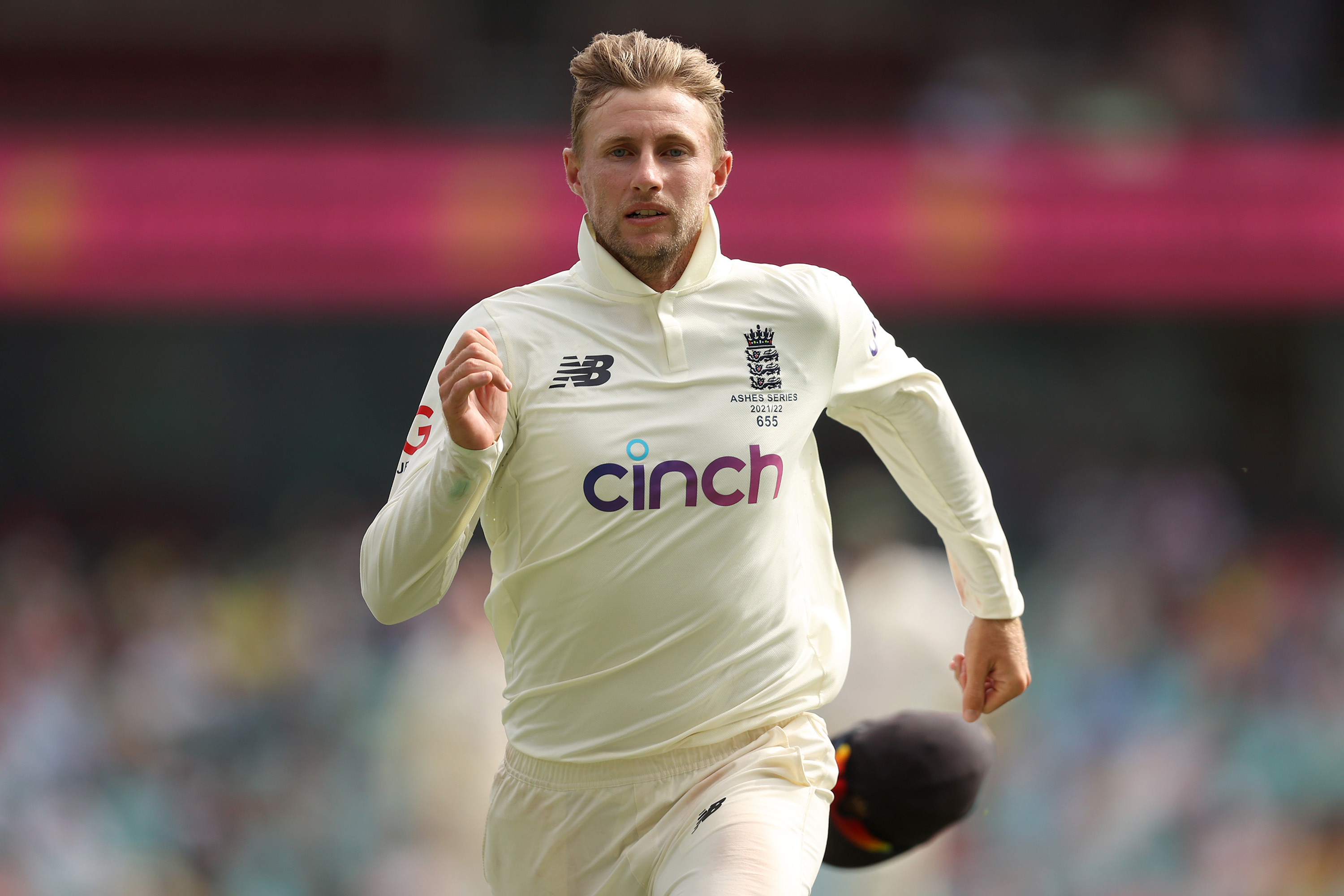 SYDNEY, AUSTRALIA - JANUARY 06: Joe Root of England fields during day two of the Fourth Test Match in the Ashes series between Australia and England at Sydney Cricket Ground on January 06, 2022 in Sydney, Australia. (Photo by Mark Kolbe/Getty Images)