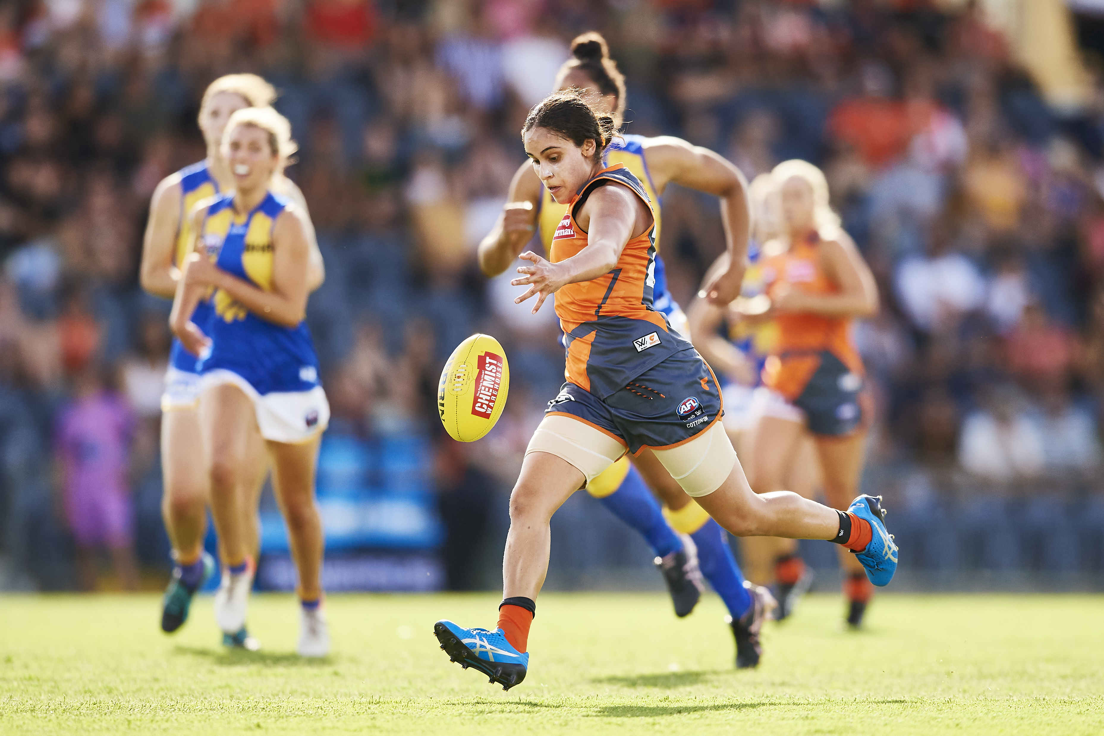 Haneen Zreika of the Giants kicks the ball.