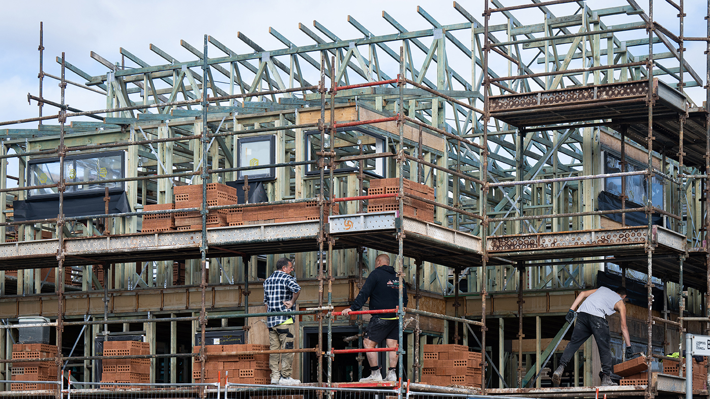 Generic housing construction in the outer Sydney suburb of Austral. New homes, tradies, building, bricklayers, labourers, jobs, economy, housing affordability, urban sprawl, streets, neighbourhood. 