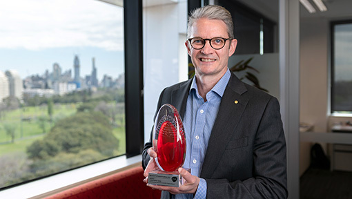 Professor Brendan Crabb with the 2019 GSK Award for Research Excellence.