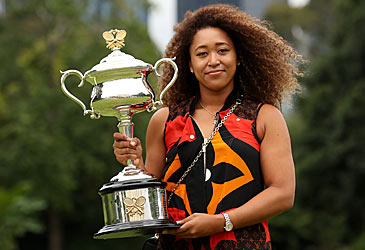 Naomi Osaka with Australian Open trophy (Getty)