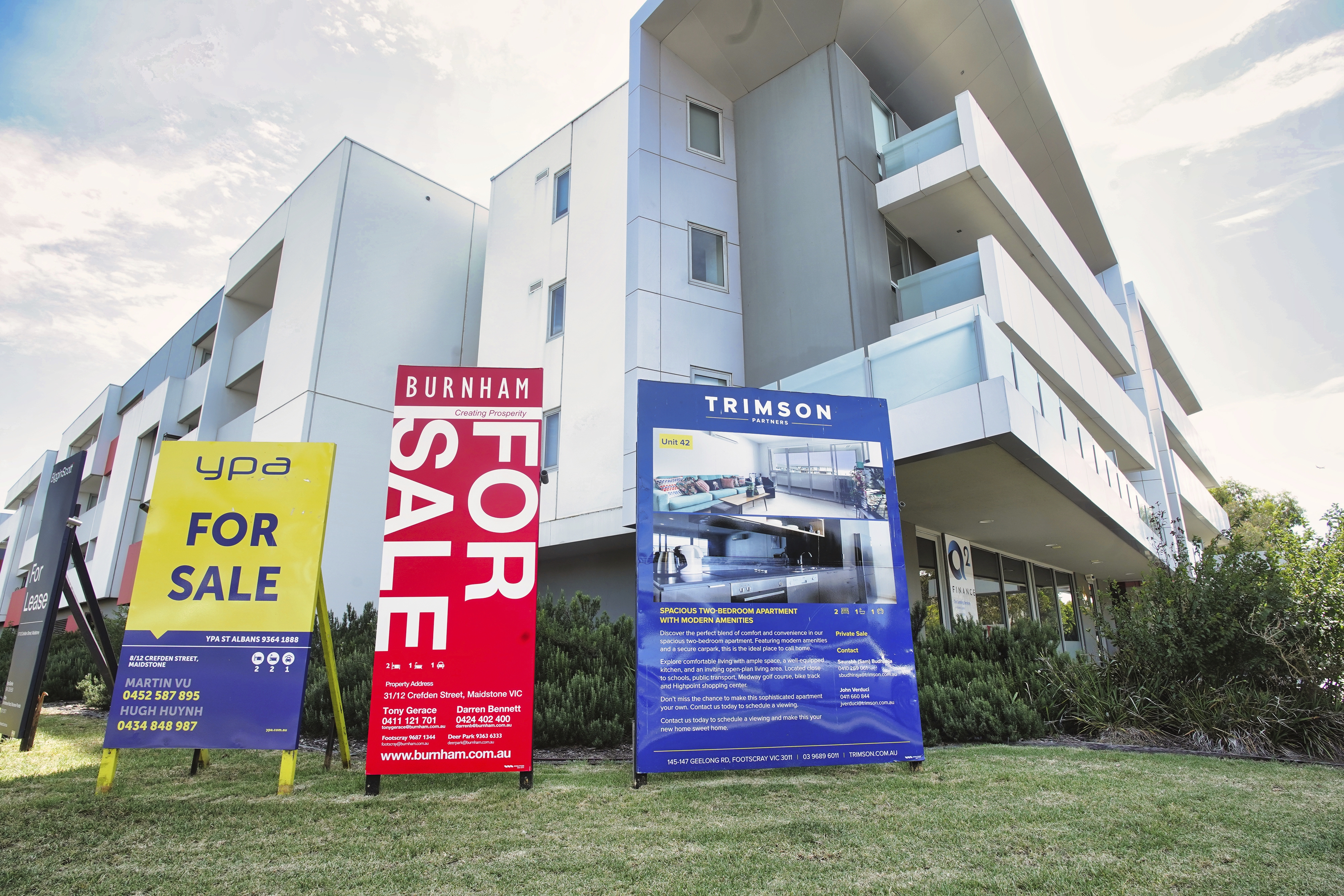 Photo of for sale signs in Maidstone on Sunday 2 February 2025. Photo THE AGE/ LUIS ENRIQUE ASCUI