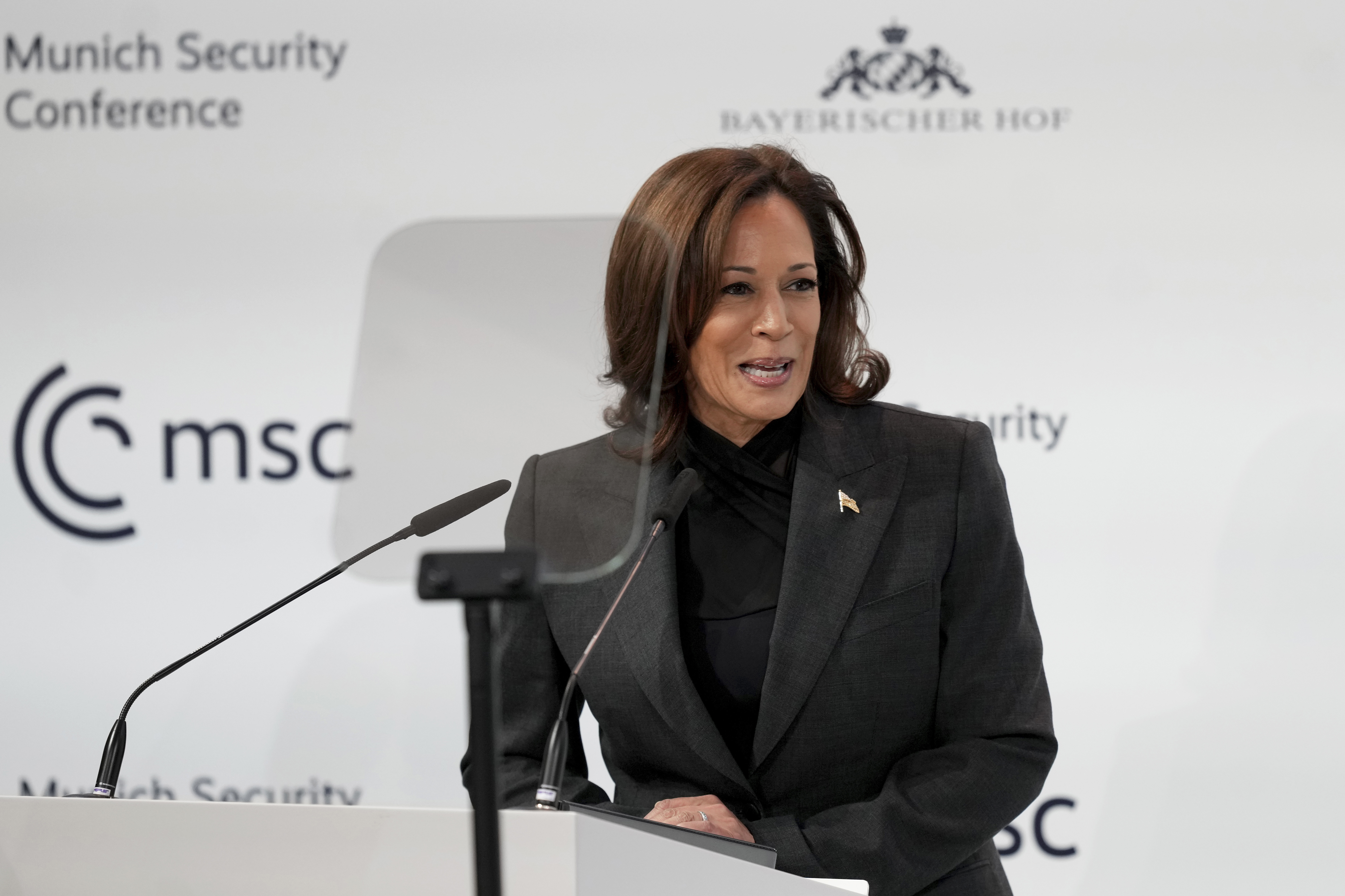 La vicepresidenta de los Estados Unidos, Kamala Harris, habla en la Conferencia de Seguridad de Munich en Munich, el sábado 18 de febrero de 2023. 