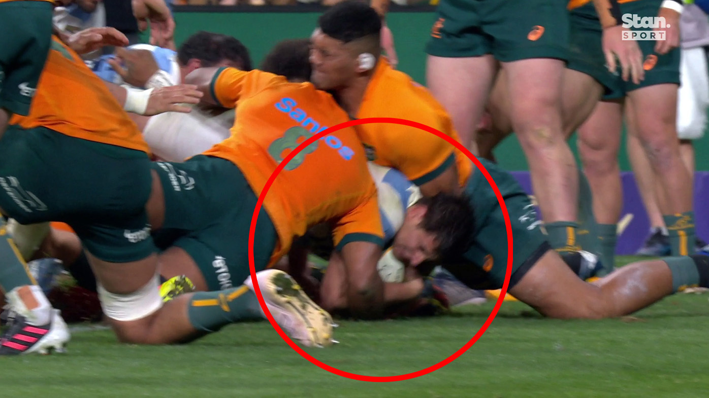 Rob Valetini's arm under try-scorer Juan Martin Gonzalez.
