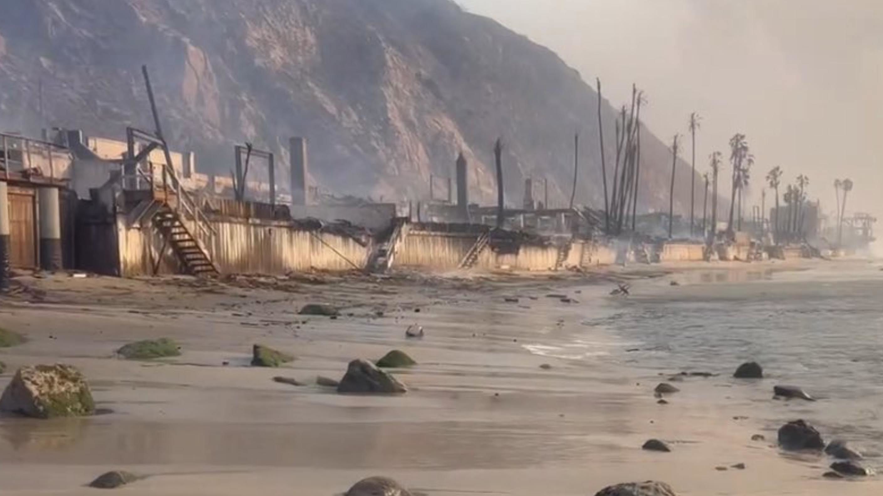 La cineasta Melonie Kastman publicó el antes y el después de su playa en Los Ángeles.