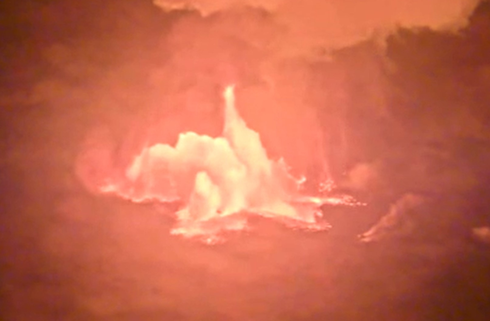Las autoridades elevan el nivel de alerta por la erupción del volcán Kilauea