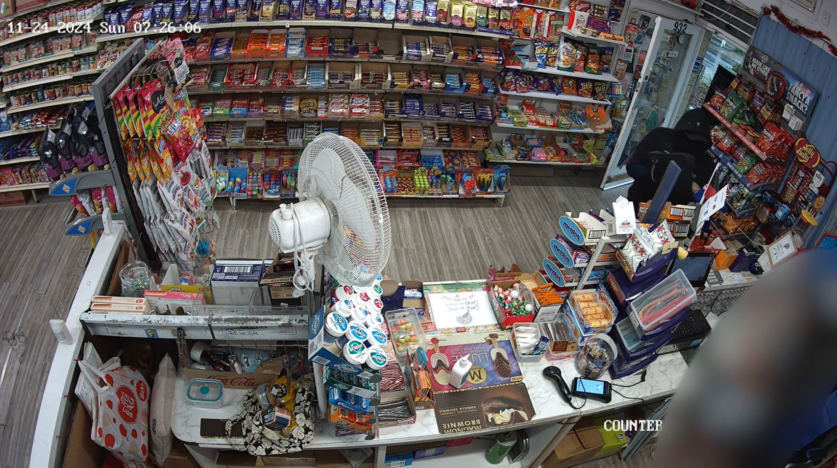 Hurstbridge: A milkbar worker has described the moment she jumped onto the back of an unknown man who shot paint at her in an attempted robbery in ﻿Mel﻿bourne's north-east. 