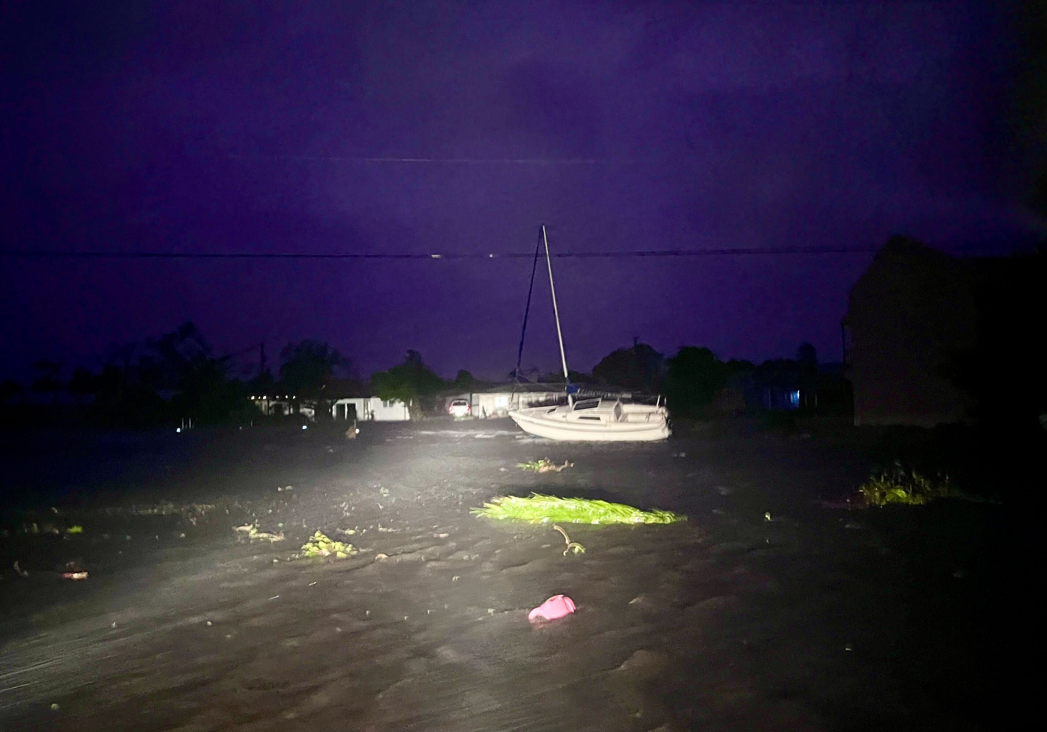 Huracán Ian: personas atrapadas, 2,5 millones sin electricidad mientras Florida se empapa