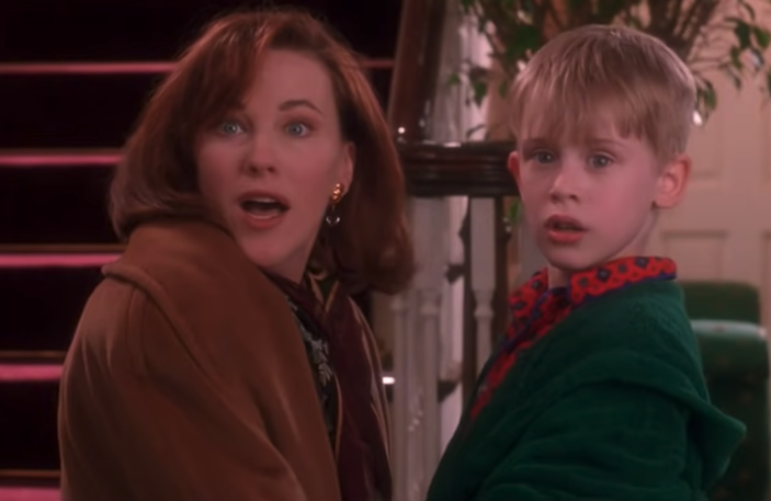 Catherine O'Hara and Macaulay Culkin in Home Alone.
