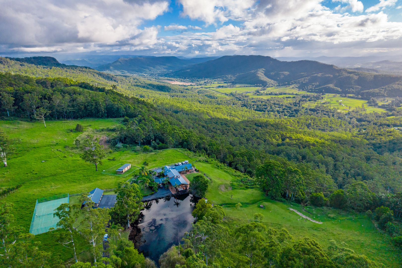 Cedar Lodge Retreat - Mt Tamborine qld grand country estate for sale