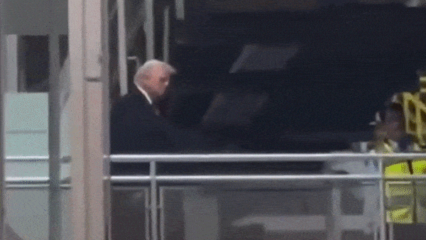 Donald Trump flips off, appears to swear at heckler