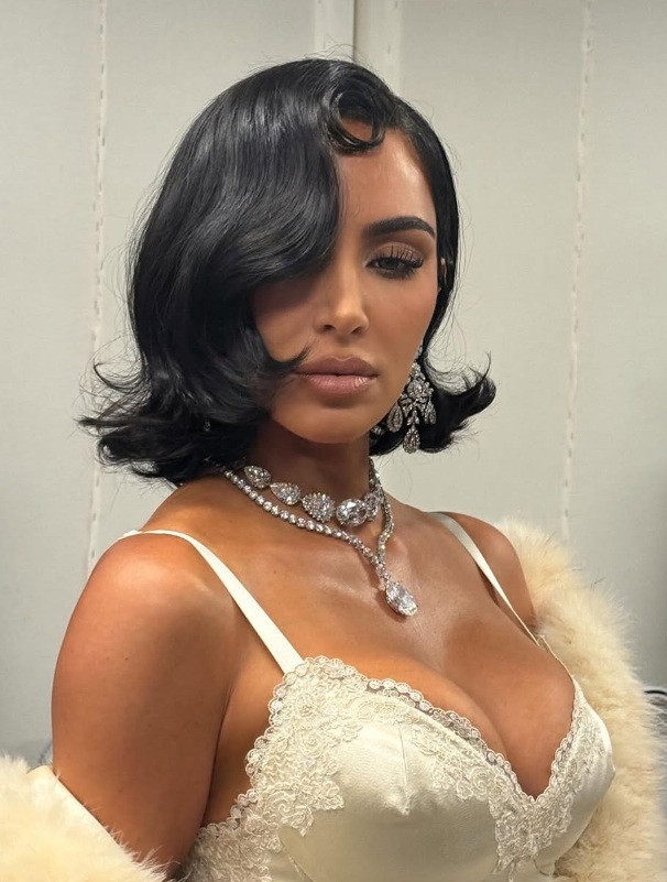 kim kardashian balenciaga paris fashion week