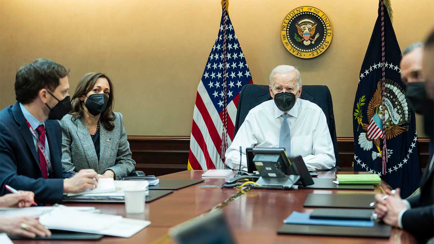 Joe Biden observa el ataque que acabó con la vida del líder de ISIS junto a la vicepresidenta Kamala Harris.