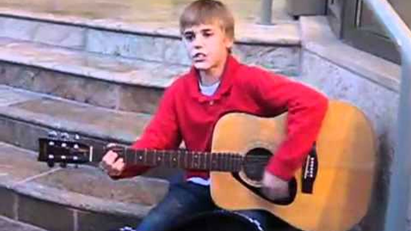 Justin Bieber aged 12 singing outside Avon Theatre