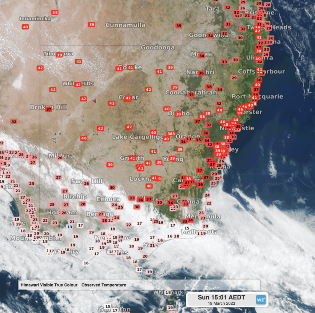 Satellite image and observed temperatures over NSW at 3pm AEDT.