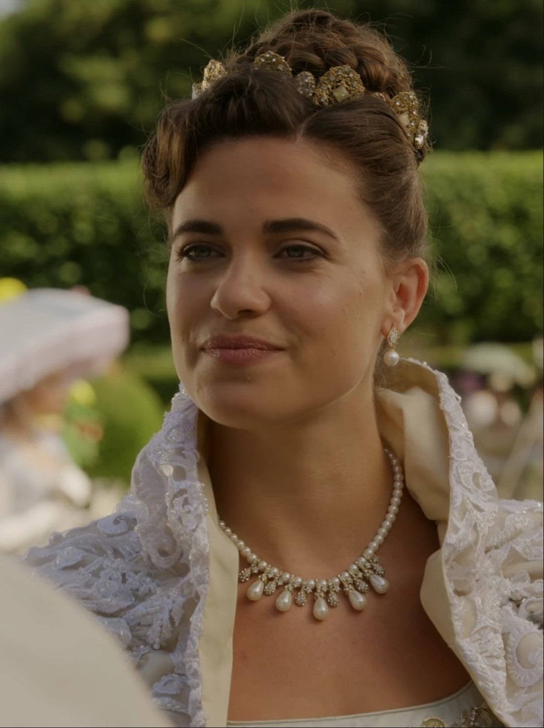 Genevieve Chenneour as Miss Clara Livingston in Bridgerton