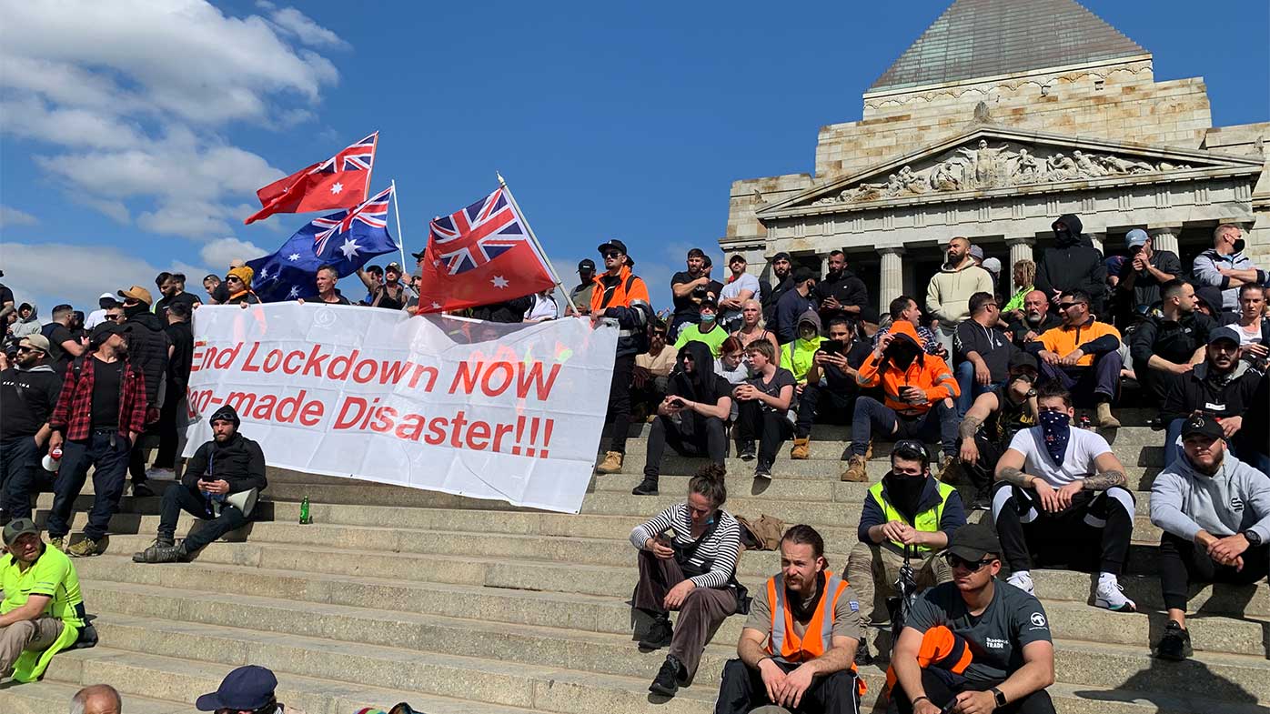 CFMEU members and other people angry about mandatory vaccinations and lockdowns form a protest at the Shrine of Remembrance.