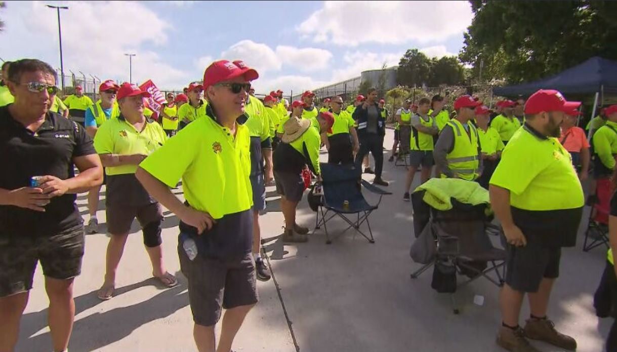 coles-employees-strike-after-hundreds-of-jobs-set-to-be-automated