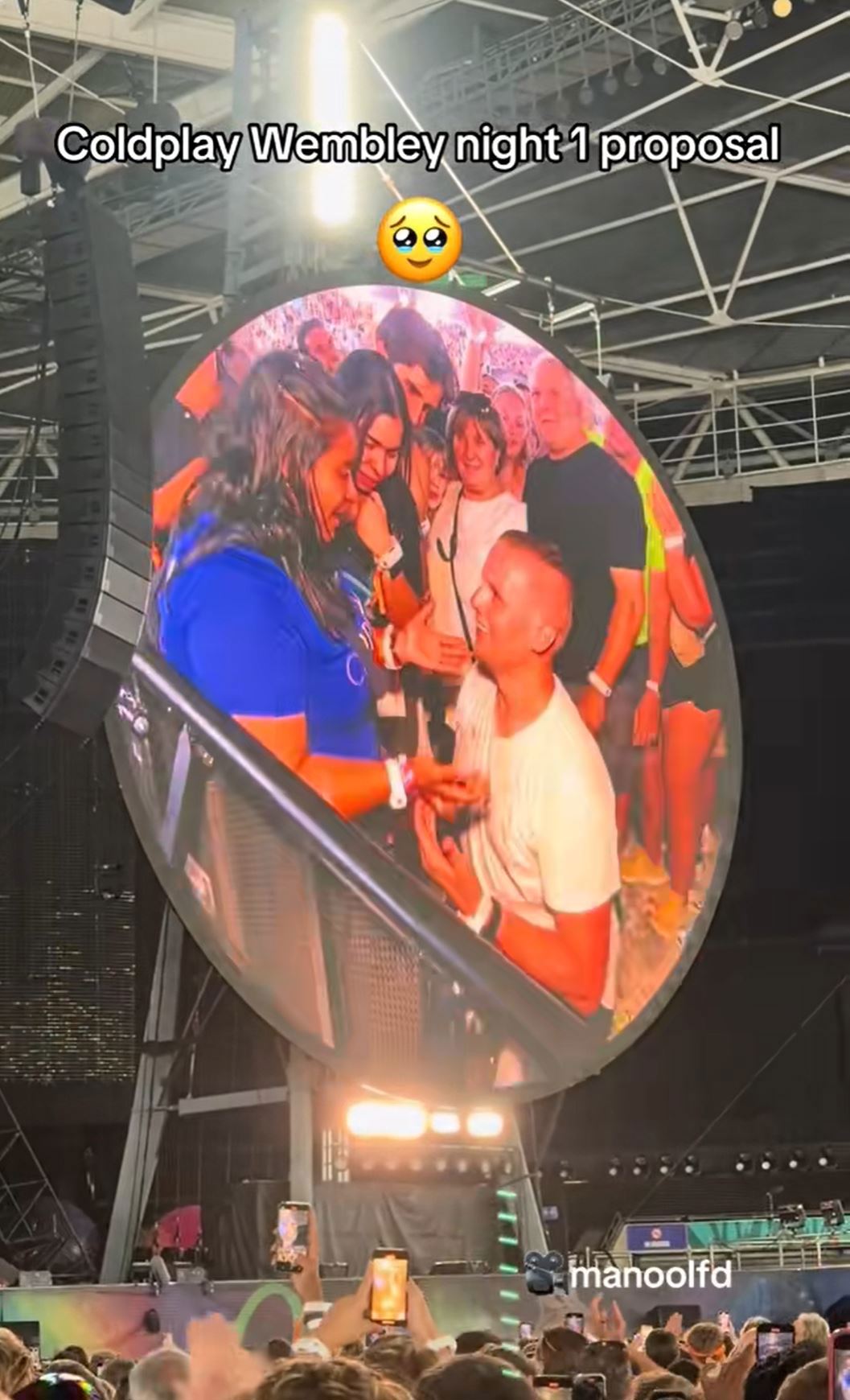 Couple's proposal at Coldplay concert