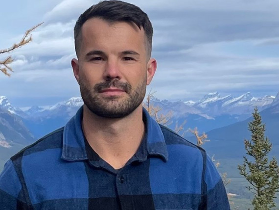 Athletes and charities have paid tribute to an openly gay Australian Olympian who has died aged 35.The first openly gay man to represent any country in the sport of bobsleigh, Simon Dunn also played for Sydney's gay rugby union club, the Sydney Convicts.