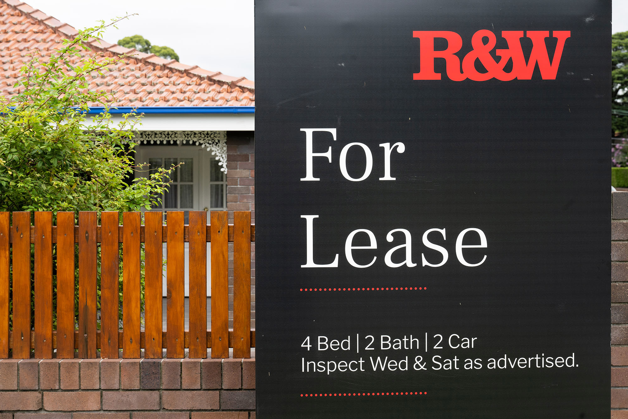 A for lease sign in front of a house in Sydney.