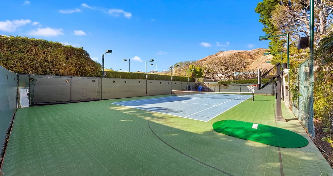 You can rent Jane Seymour's Malibu mansion, but it will cost you a pretty penny.
