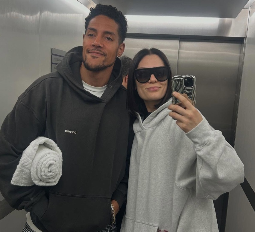 jessie j back in hospital following breast cancer surgery