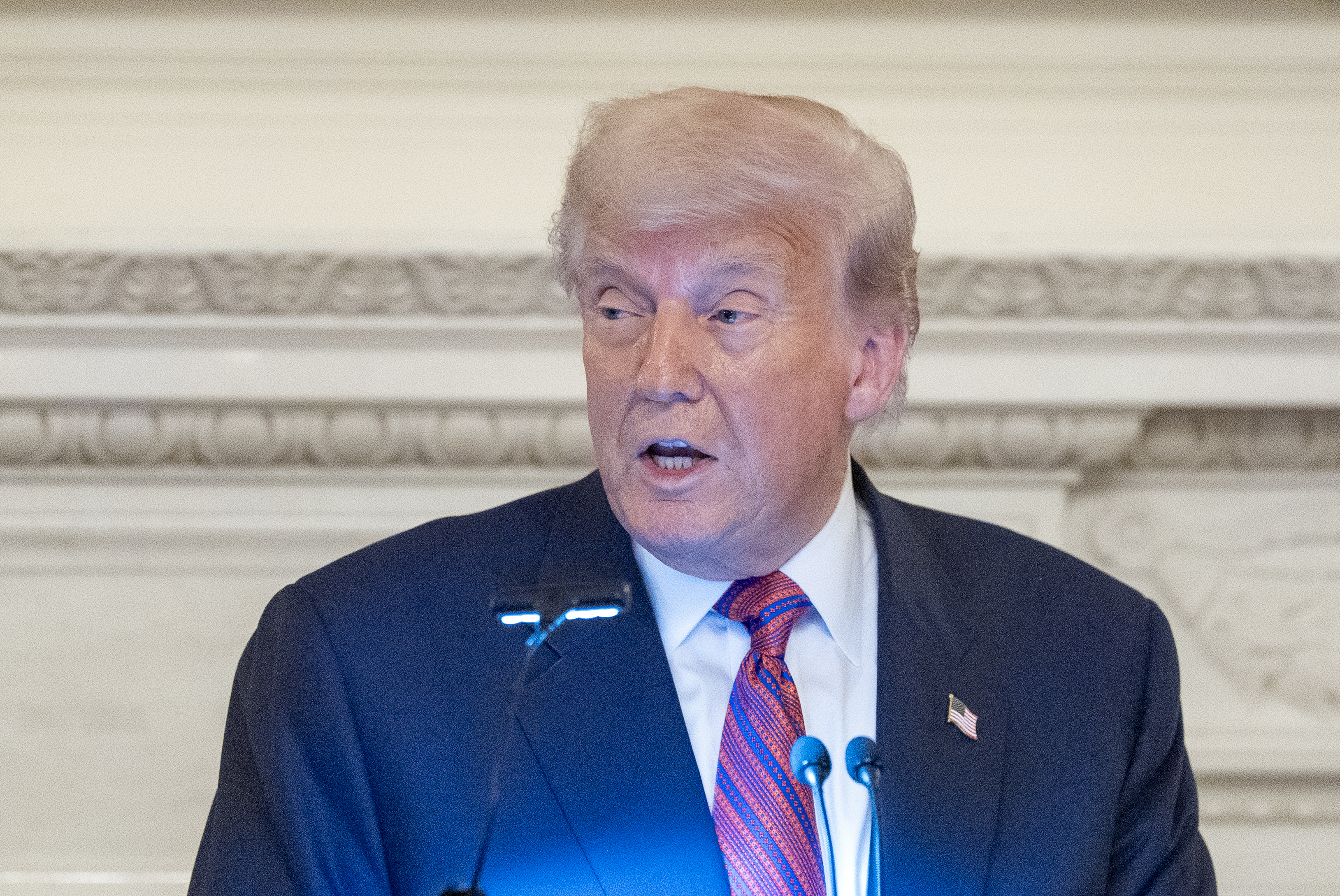 Trump threatens deal with Commanders if they don't change back to 'Redskins'