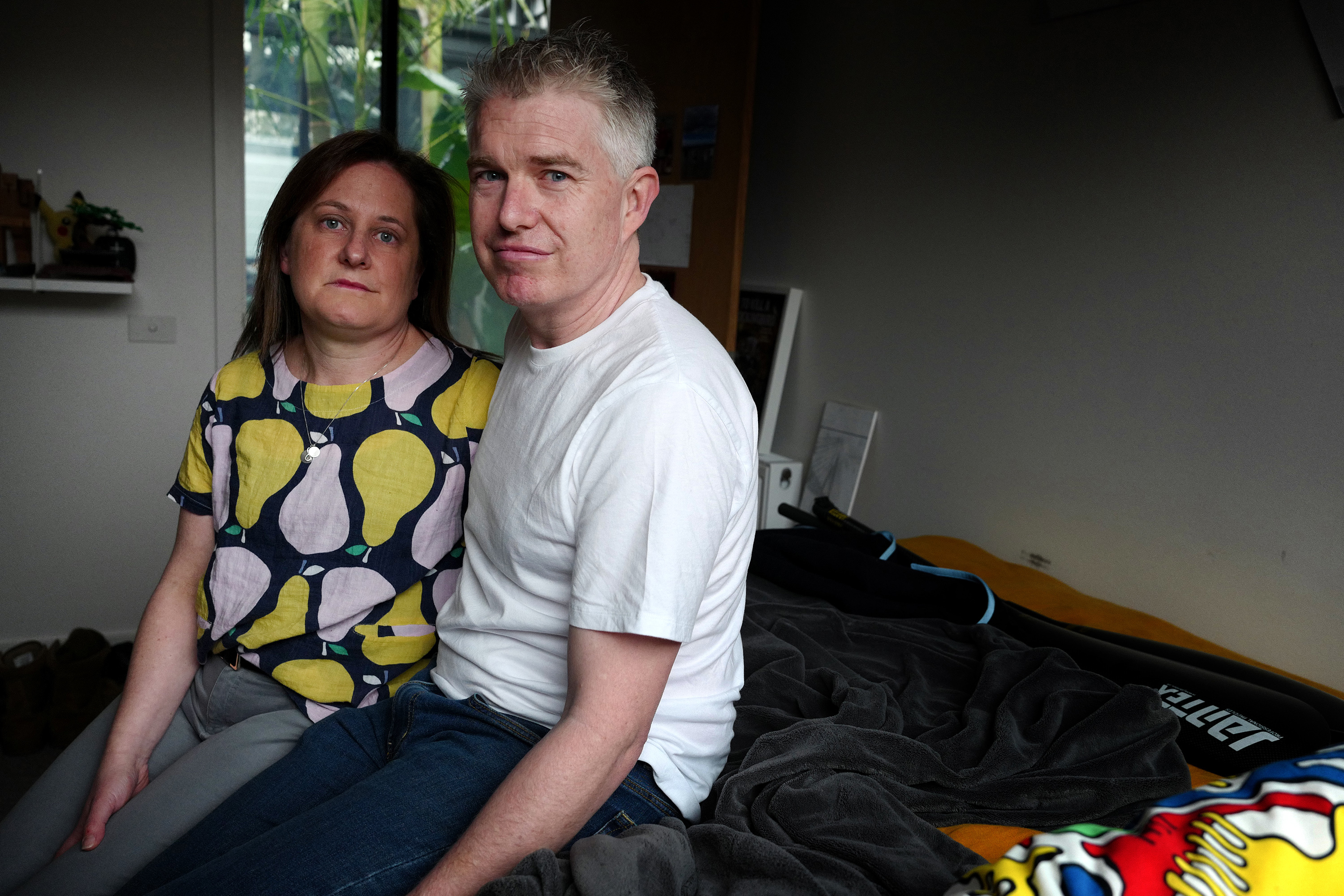 Foto de Ben McKenzie e Tamara Mckenzie em sua casa em Fairfield na quarta-feira, 24 de agosto de 2022. Ben e Tamara McKenzie perderam tragicamente seu filho Max de 15 anos para anafilaxia há um ano. Foto Luis Enrique Ascuí