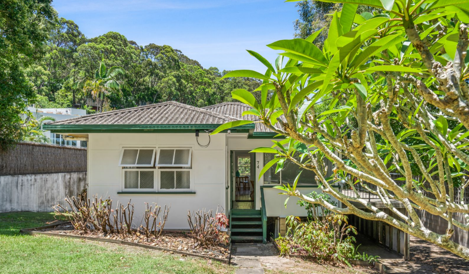 Modest beach cottage in Queensland sells for eye-watering price.