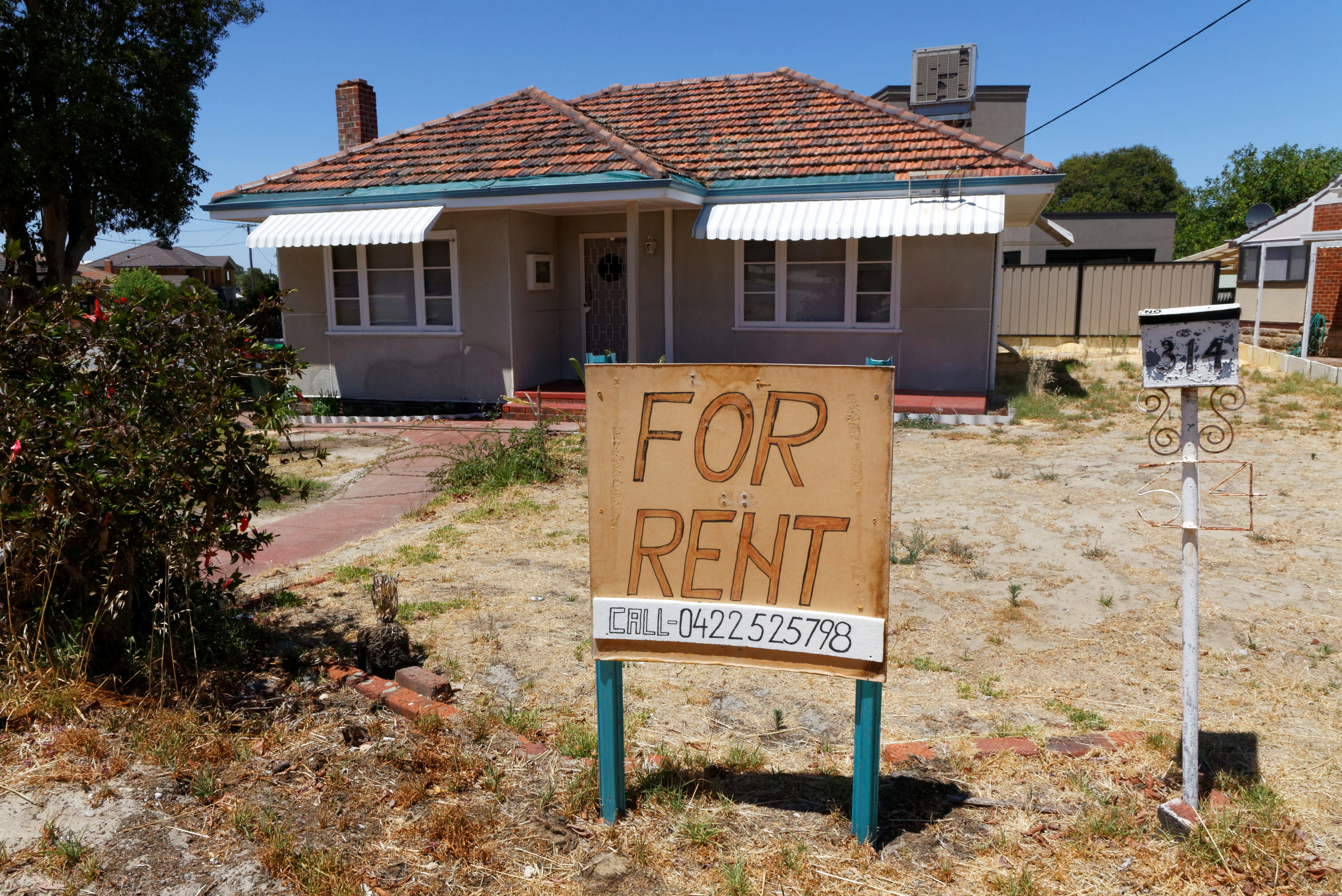 Handmade for rent sign in Osborne Park, Perth.