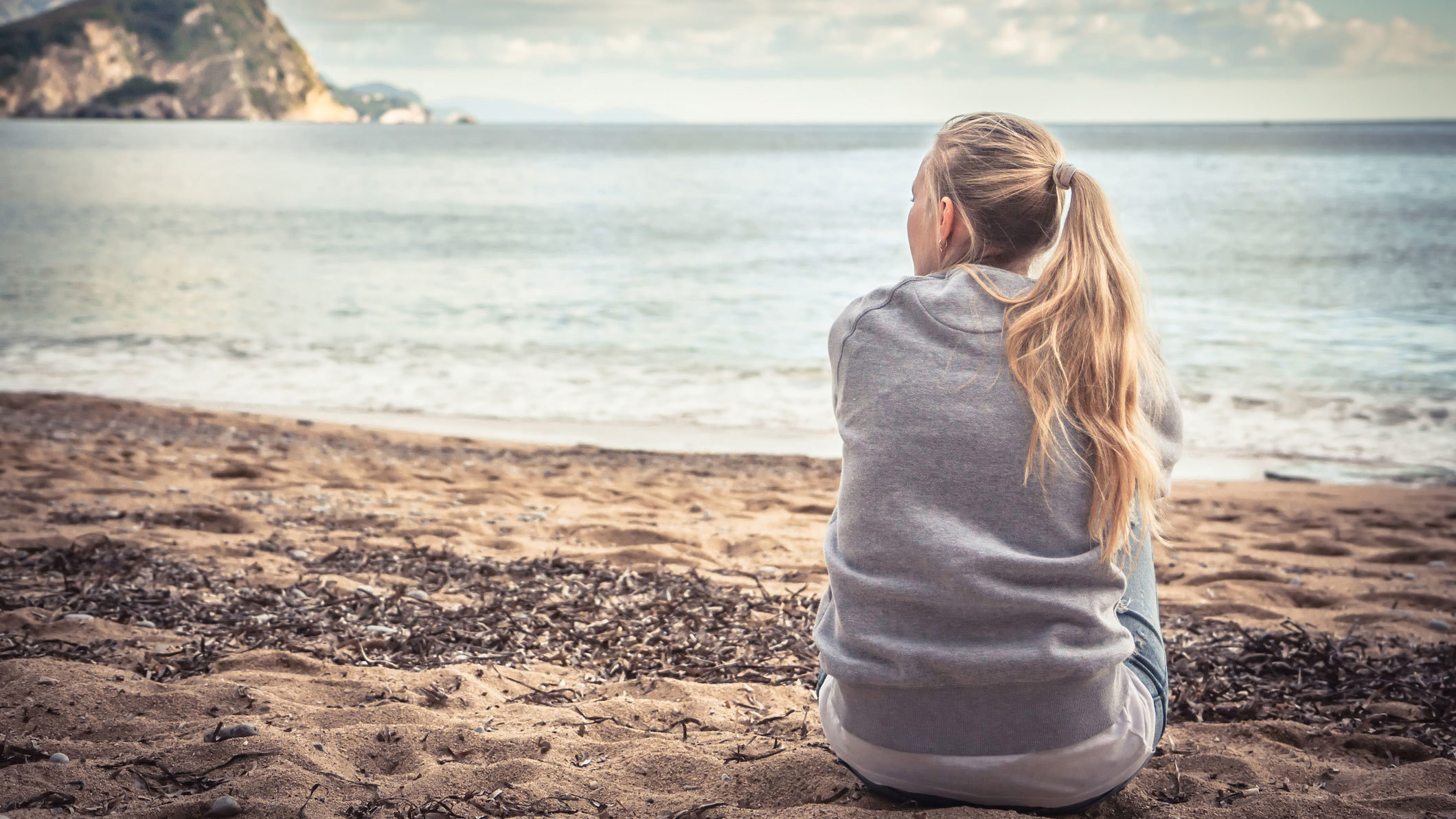 'I'm trapped': Family violence victim forced to wait 22 years for her Australian visa