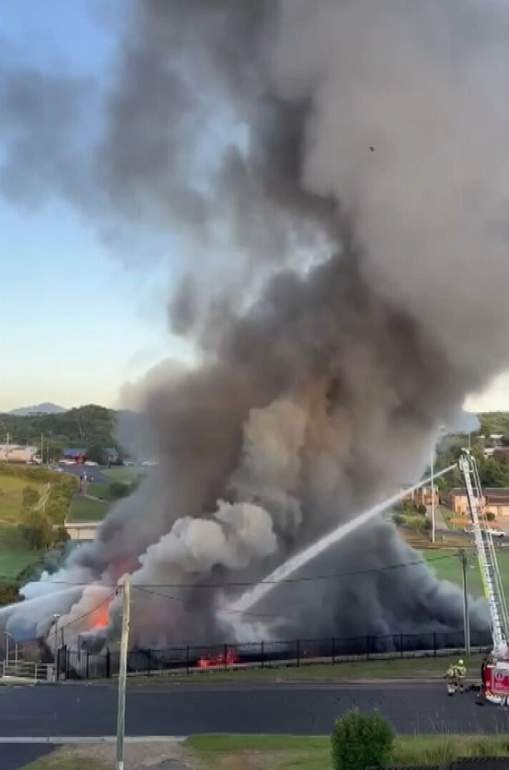 A﻿ large fire has engulfed a sports club, forcing its roof to cave in, in New South Wales' Mid-North Coast. 