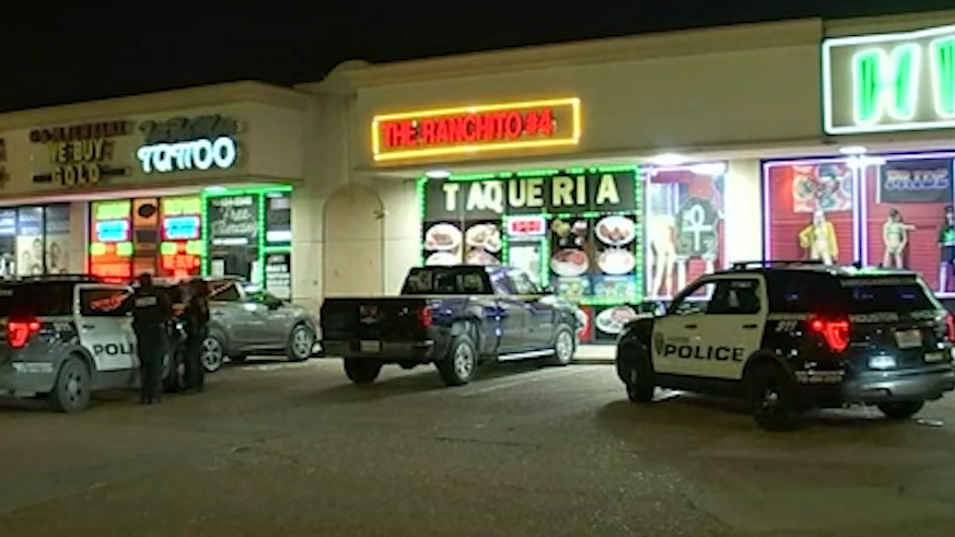A customer shot and killed a robbery suspect at a Mexican restaurant in Houston, Texas on Thursday night.Houston Police say there were about 10 customers inside the restaurant when the masked man walked in, aimed a gun at them, and took their wallets and phones.