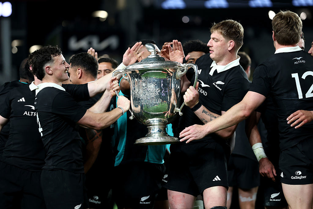 Leroy Carter and Fabian Holland of New Zealand hold the Bledisloe Cup.