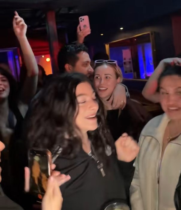 Lorde crashes her own fan event in Sydney
