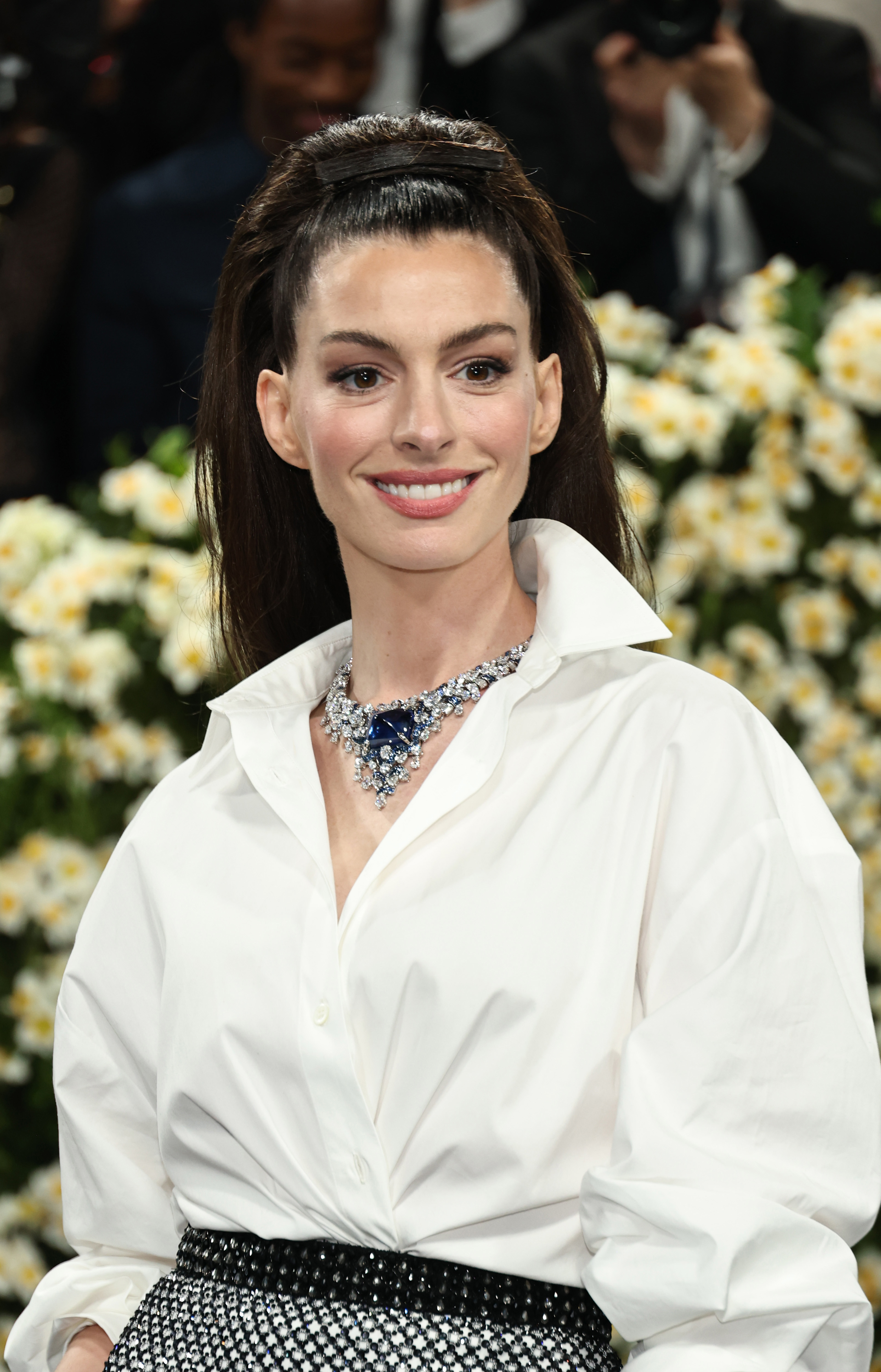 NEW YORK, NEW YORK - MAY 05: Anne Hathaway attends the 2025 Met Gala Celebrating 