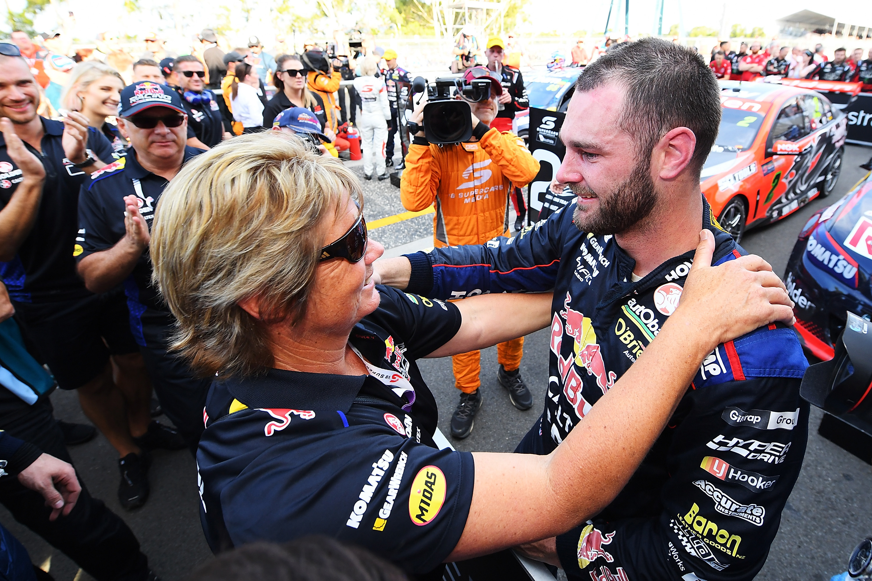 Shane van Gisbergen celebrates with his mum Karen Wallace at the 2016 Sydney 500.