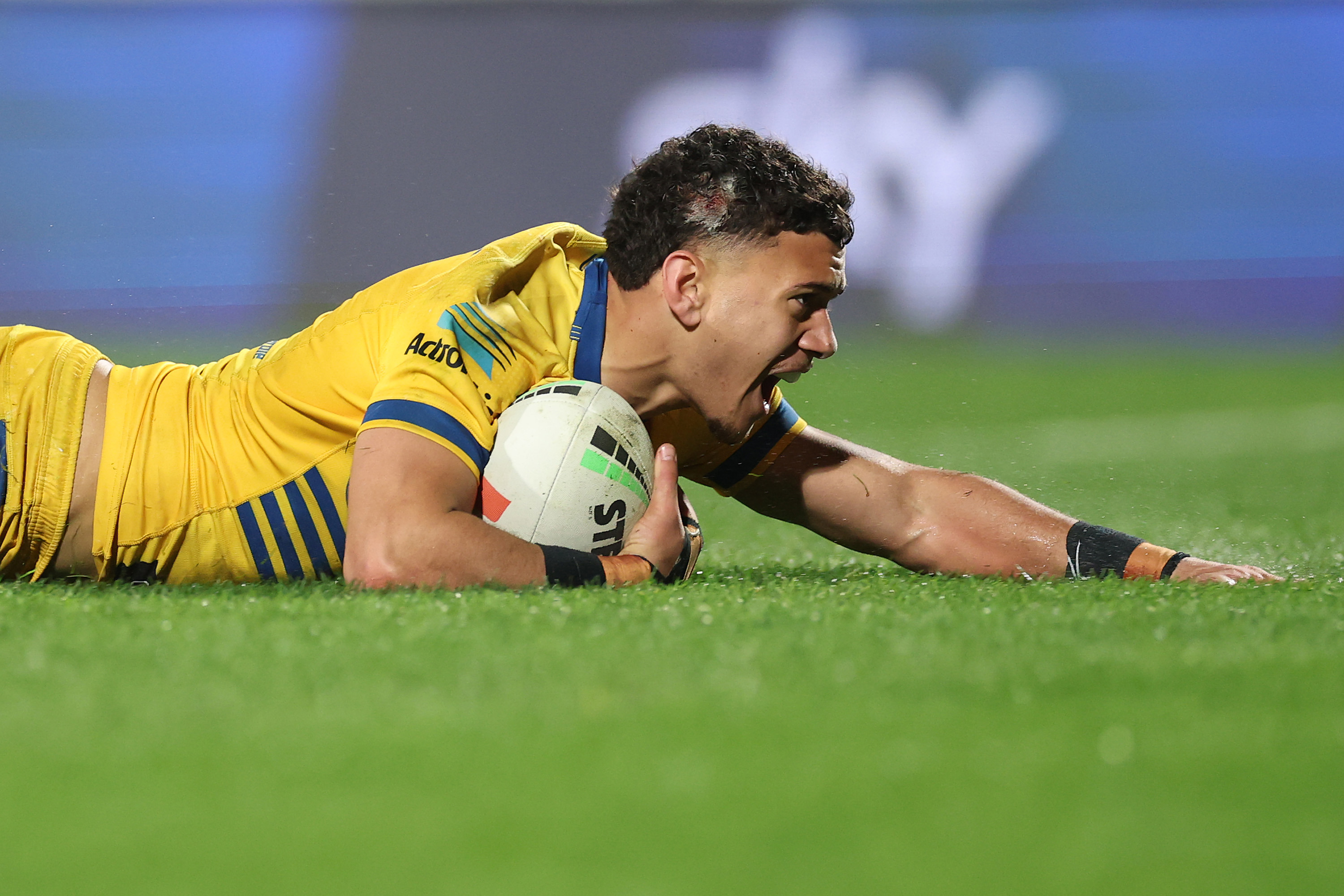 Isaiah Iongi of the Eels makes a break to score a try during the round 26 NRL match between the New Zealand Warriors and Parramatta Eels at Go Media Stadium on August 29, 2025, in Auckland, New Zealand. (Photo by Phil Walter/Getty Images)