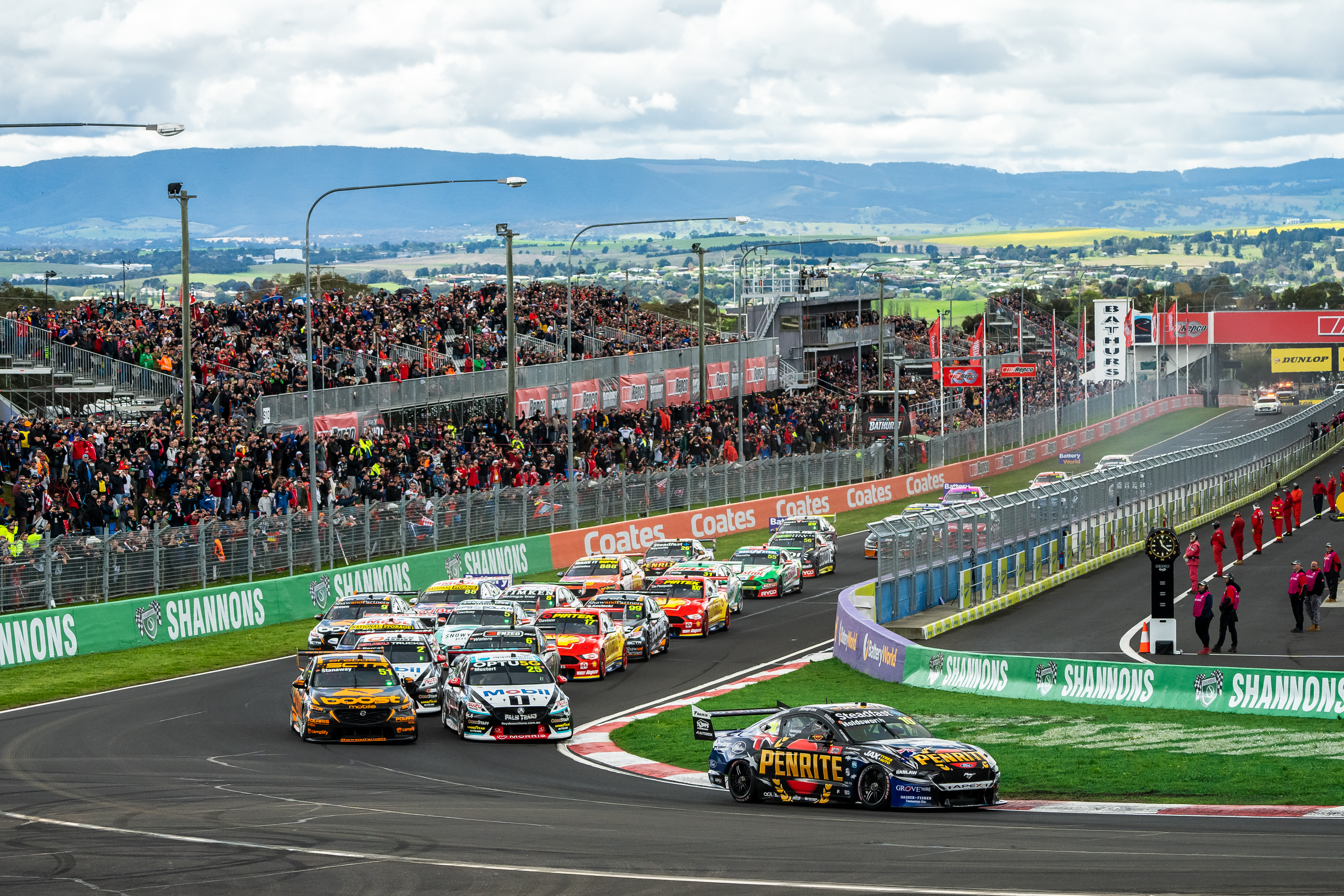 The start of the 2022 Bathurst 1000.