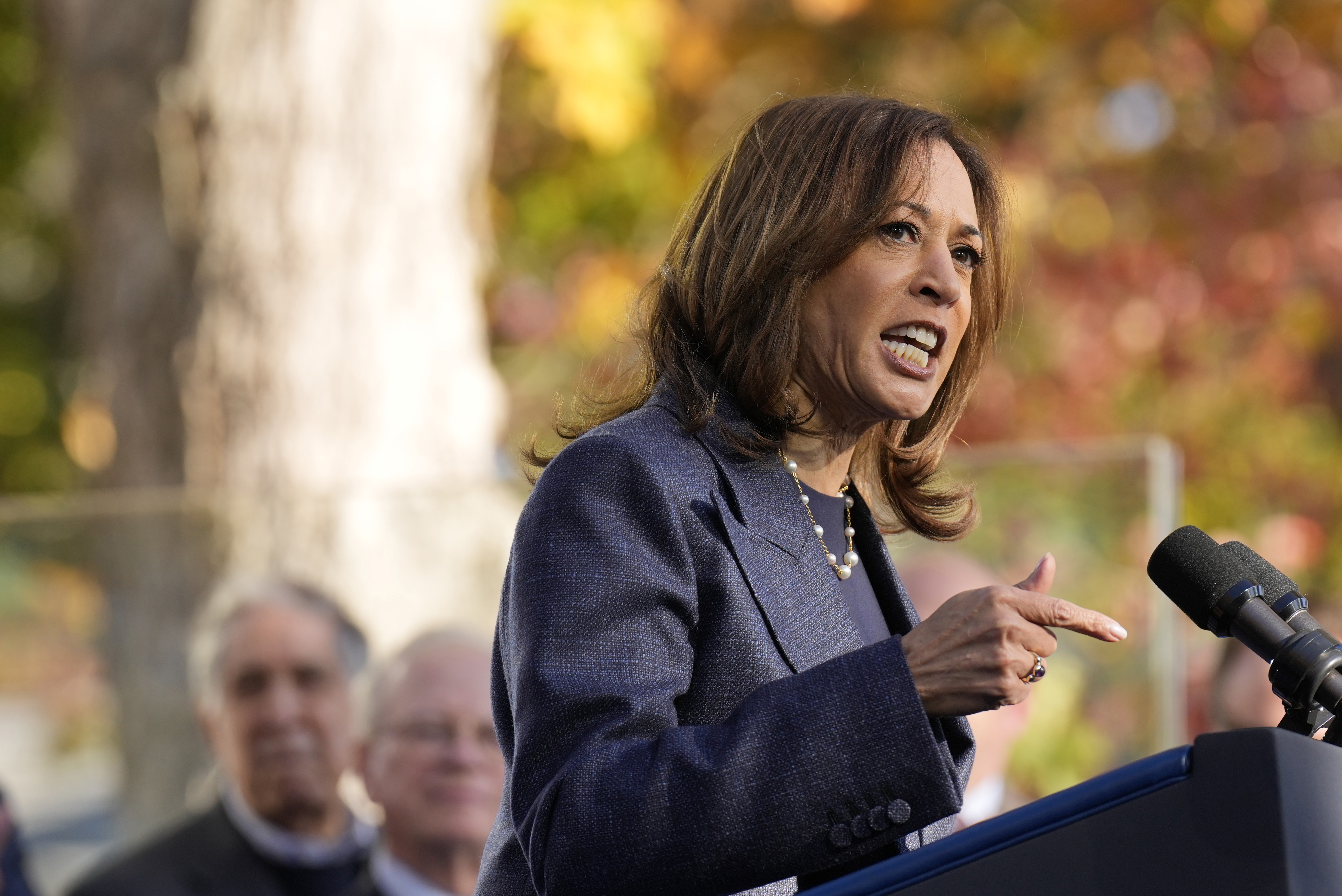 La vicepresidenta candidata a la presidencia demócrata, Kamala Harris, habla en un evento de campaña en el Parque Histórico Washington Crossing, el miércoles 16 de octubre de 2024, en Washington Crossing, Pensilvania (Foto AP/Jacquelyn Martin)