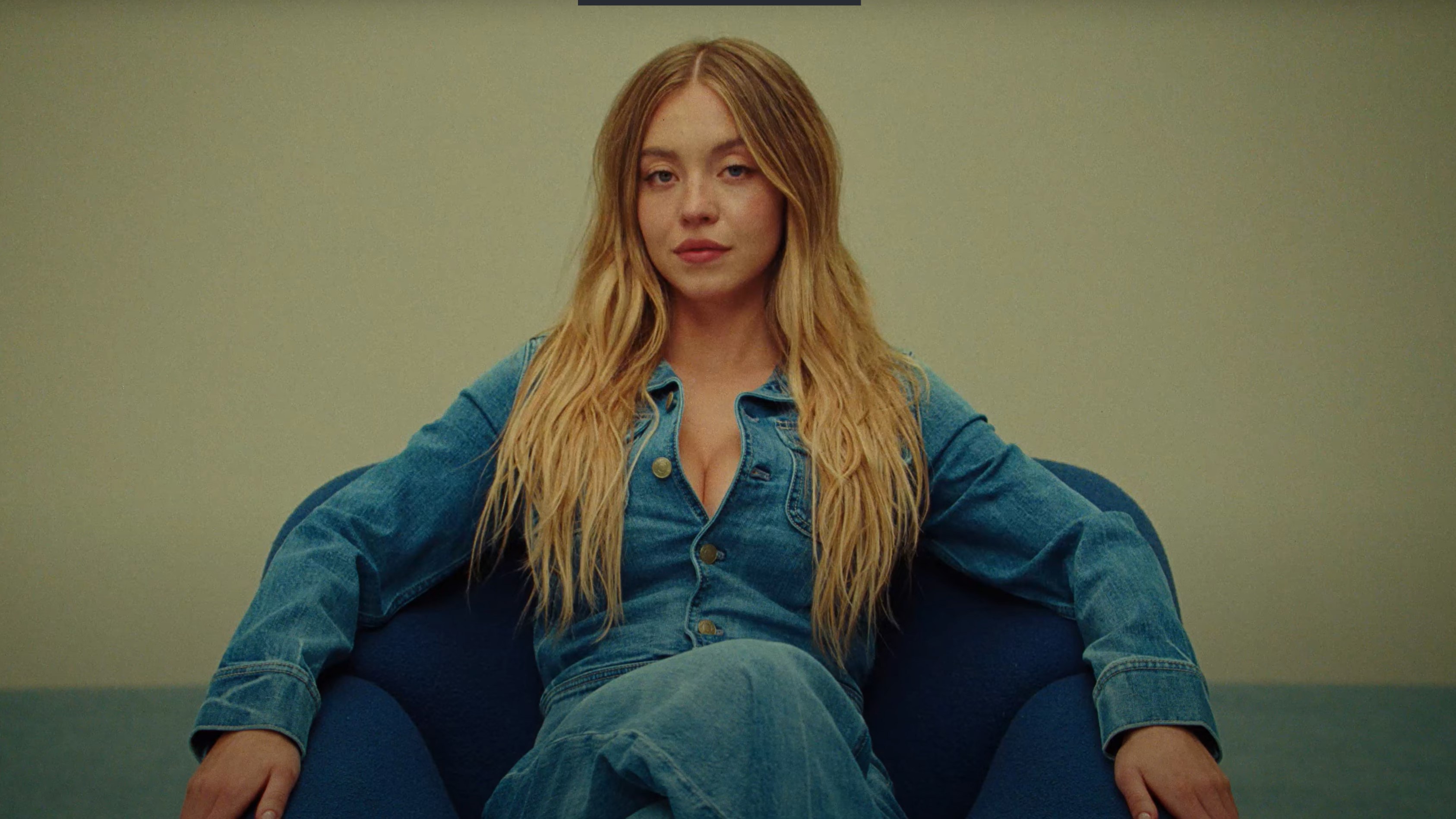 A US fashion brand's s﻿tock has soared after the company announced an advertising campaign with actress Sydney Sweeney. 