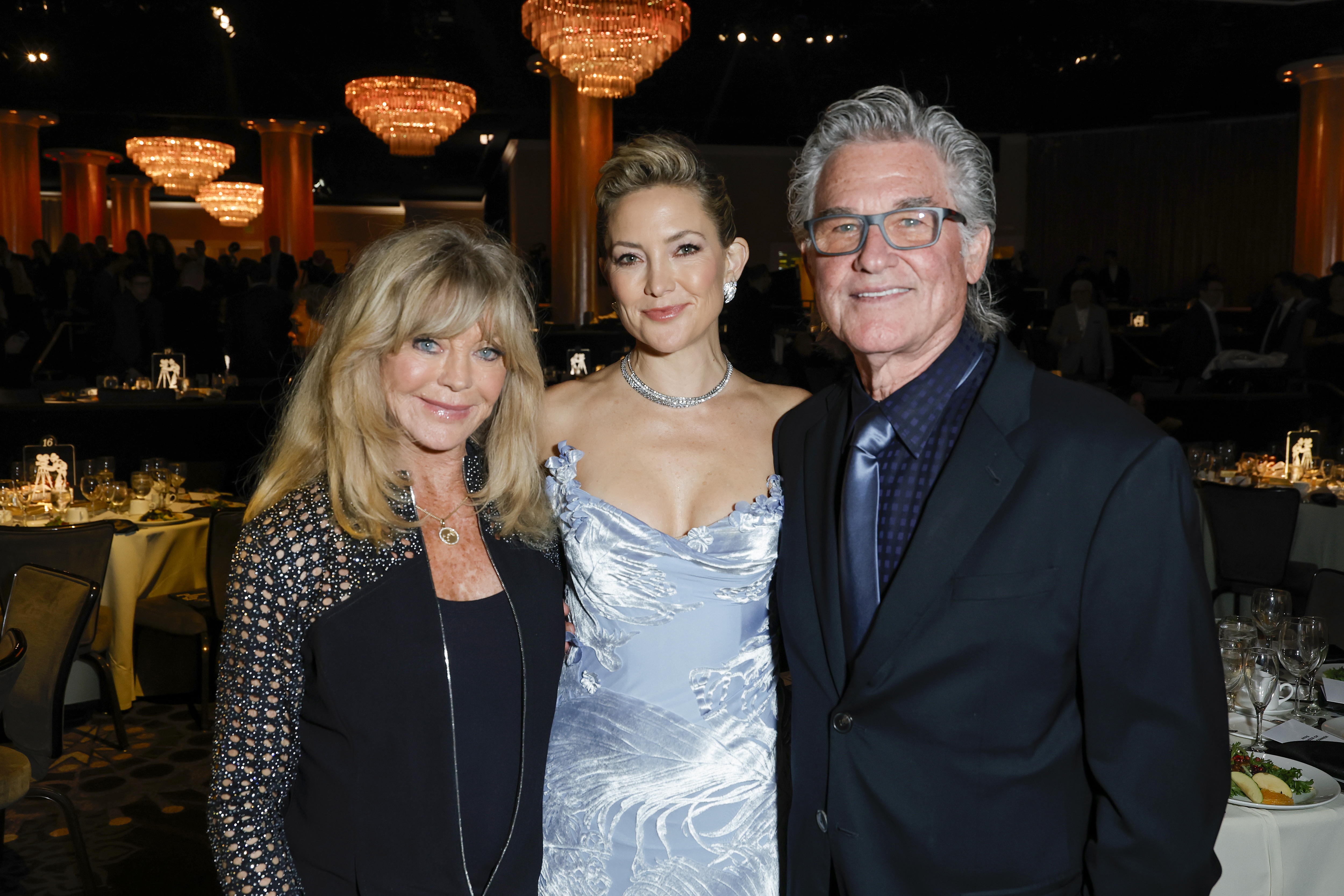  (L-R) Goldie Hawn, Kate Hudson and Kurt Russell attend Will Rogers Motion Picture Pioneers Foundation's Pioneer Dinner honoring Kate Hudson at The Beverly Hilton on October 08, 2025 in Beverly Hills, California.  (Photo by Frazer Harrison/Getty Images)