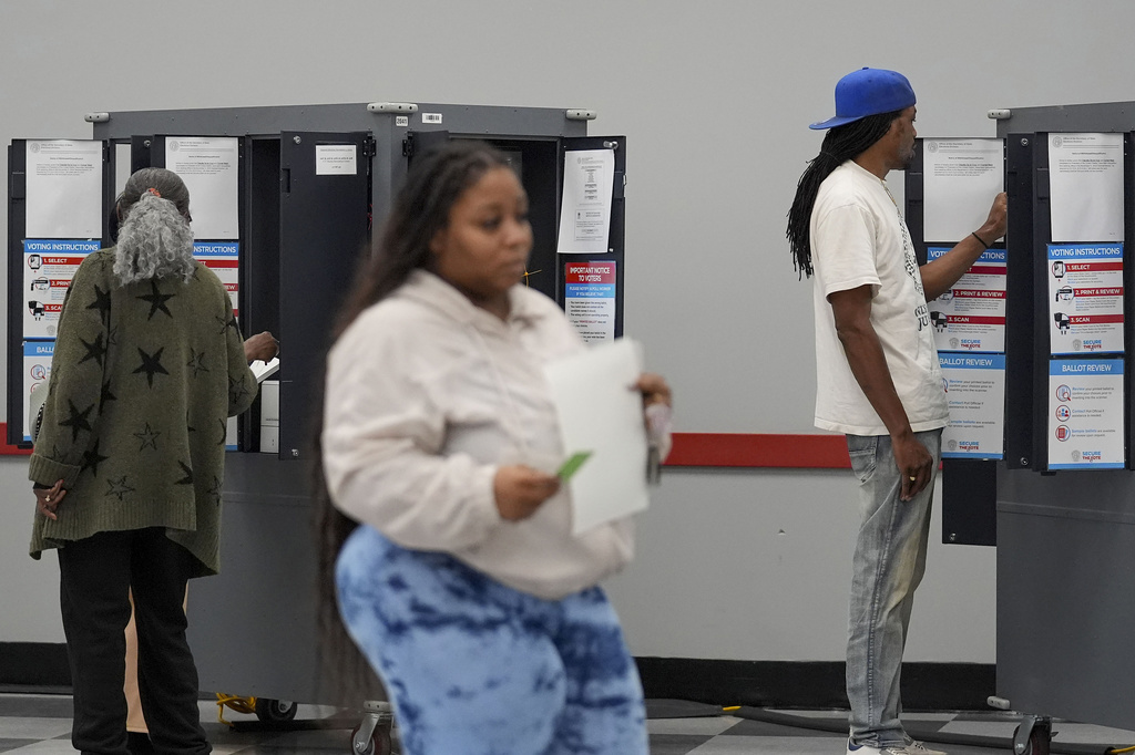 La gente emitió su voto en Atlanta el día de las elecciones.