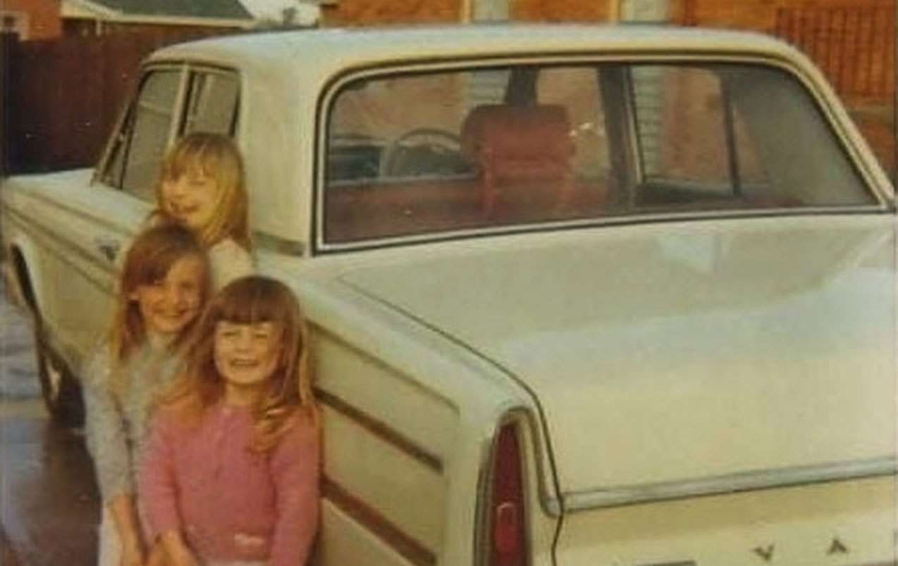 Elaine, who was one of five siblings, grew up in Cronulla and Kurnell in the NSW Sutherland Shire.