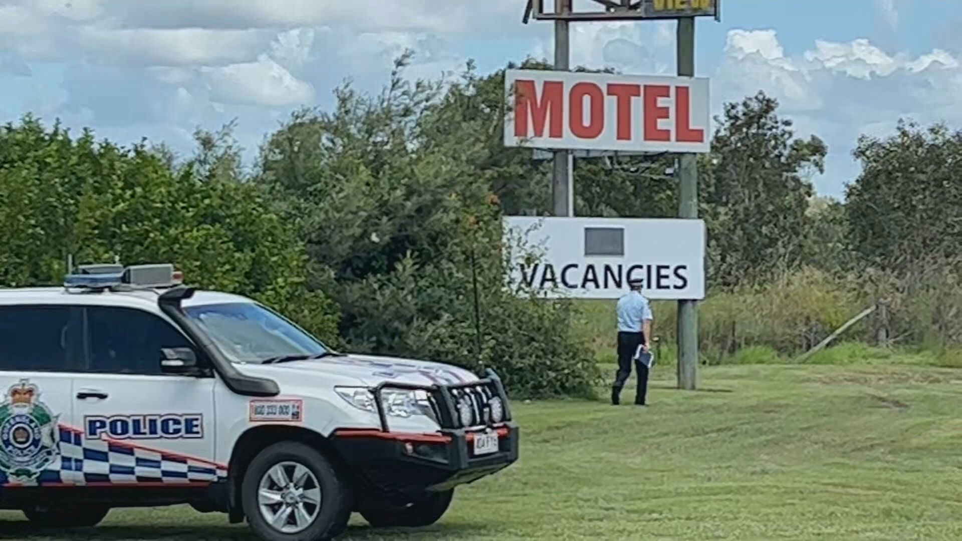 Man shot dead after allegedly threatening police at Queensland motel