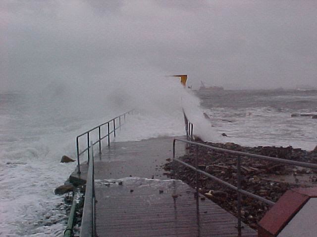 The lighthouse has been lashed by violent storms called Nor'easters, akin to hurricanes these can occur throughout the year, but are most common in September through April. 