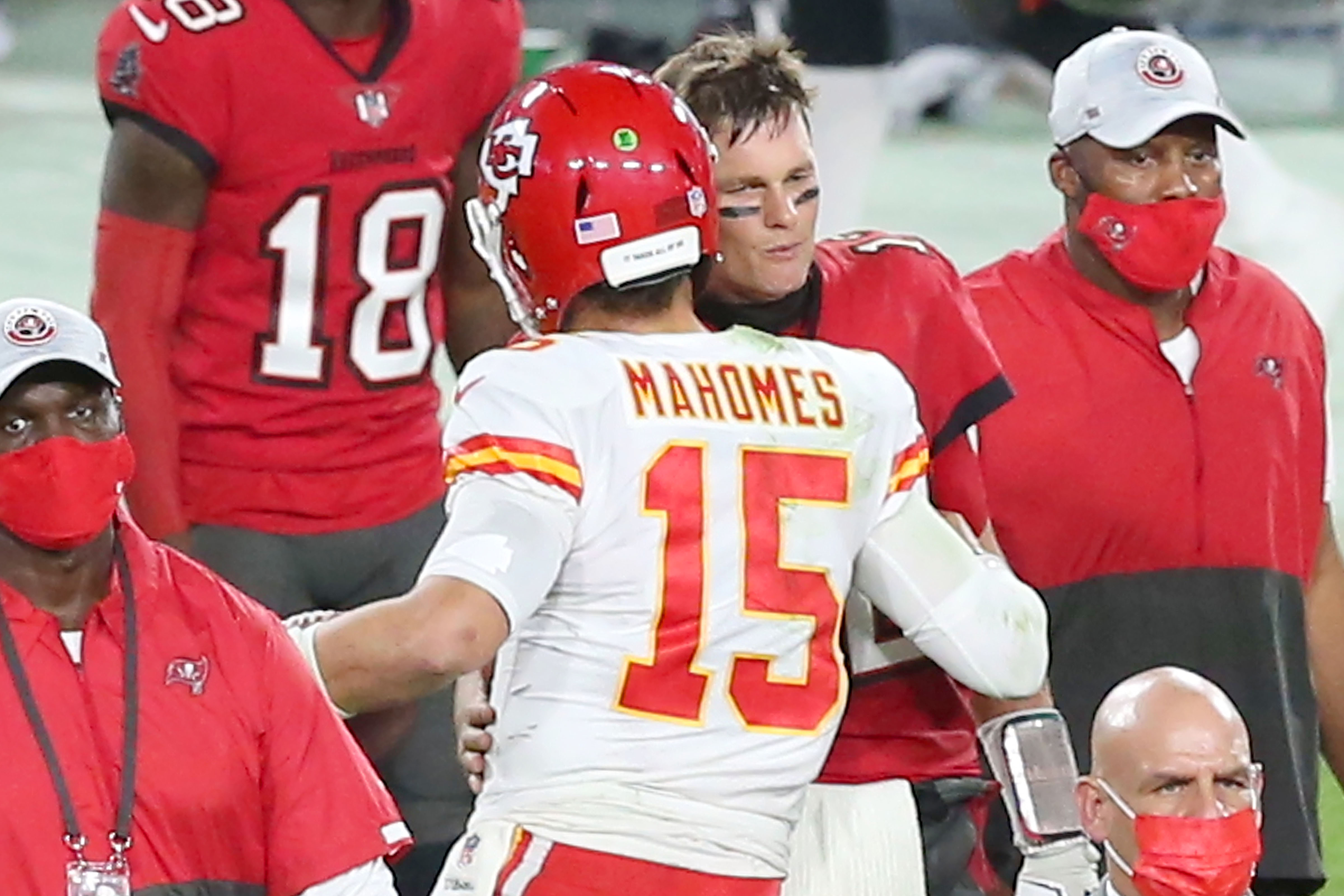 Tom Brady of the Buccaneers shakes hands with Patrick Mahomes of the Chiefs.